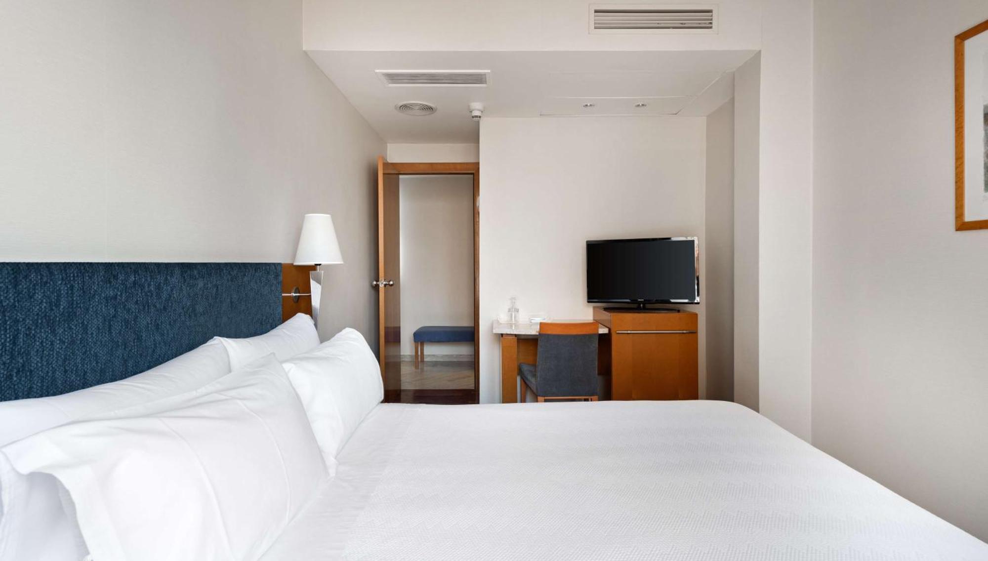 Hotel Nh Castellon Mindoro 4*