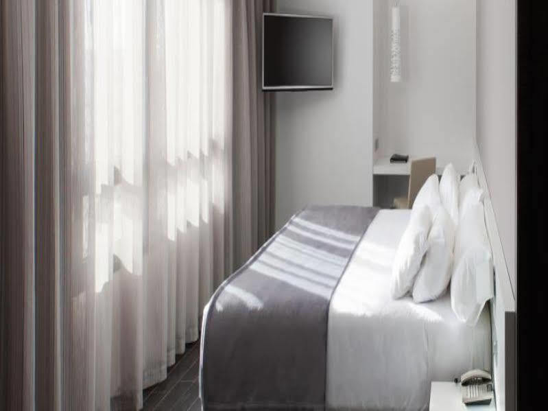 Nh Castellon Mindoro Hotel 4*